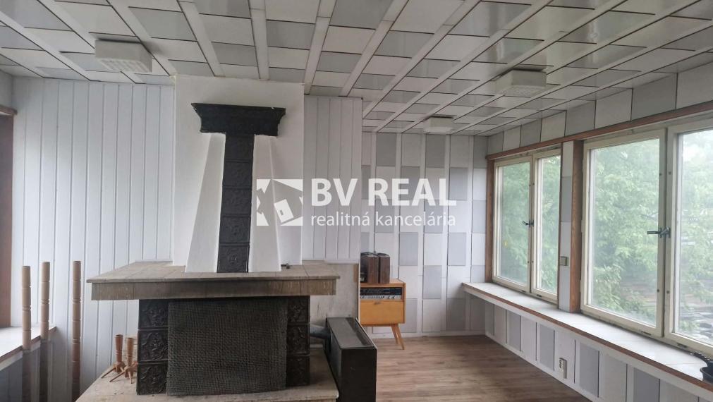 BV REAL Na predaj rodinný dom s garážou Prievidza FM2528