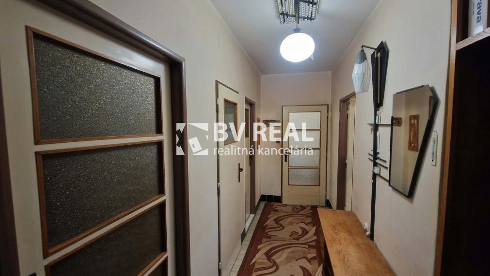 BV REAL Na predaj rodinný dom s garážou Prievidza FM2528
