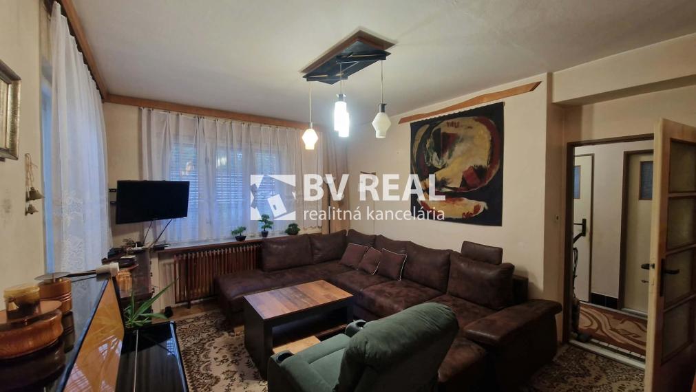 BV REAL Na predaj rodinný dom s garážou Prievidza FM2528