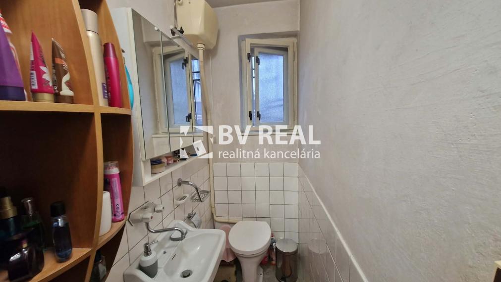 BV REAL Na predaj rodinný dom s garážou Prievidza FM2528