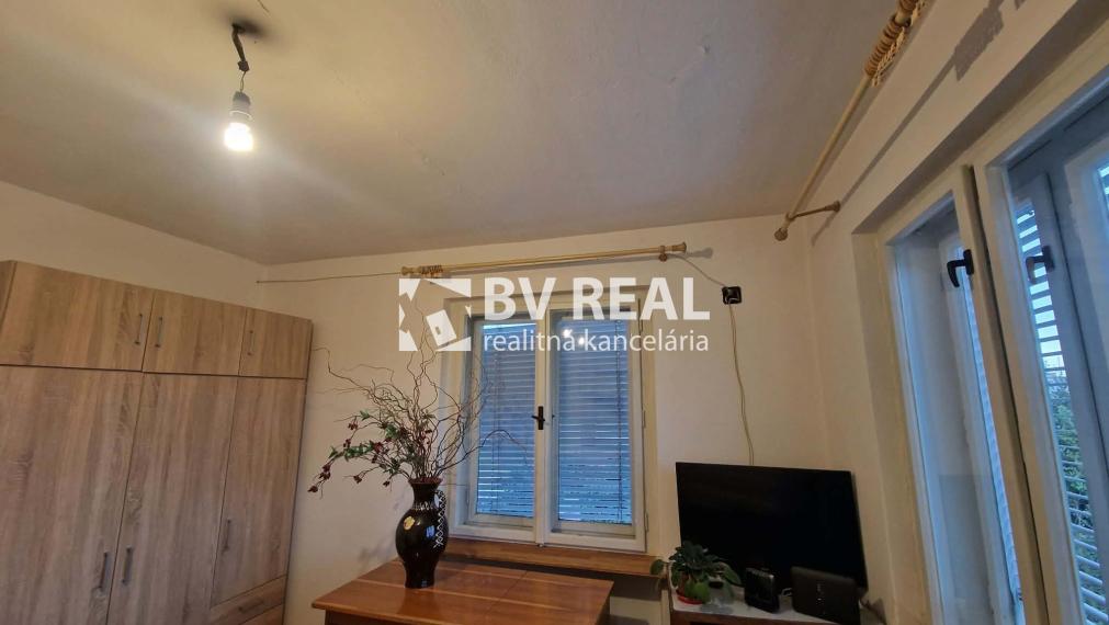 BV REAL Na predaj rodinný dom s garážou Prievidza FM2528