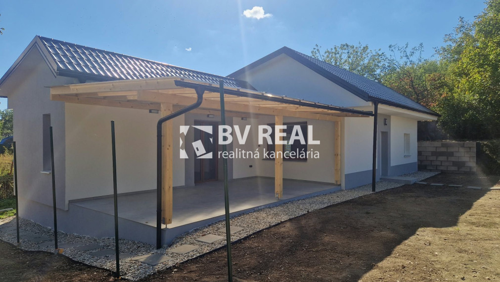 BV REAL Na predaj rodinný dom s terasou Nitrianske Pravno FM2530