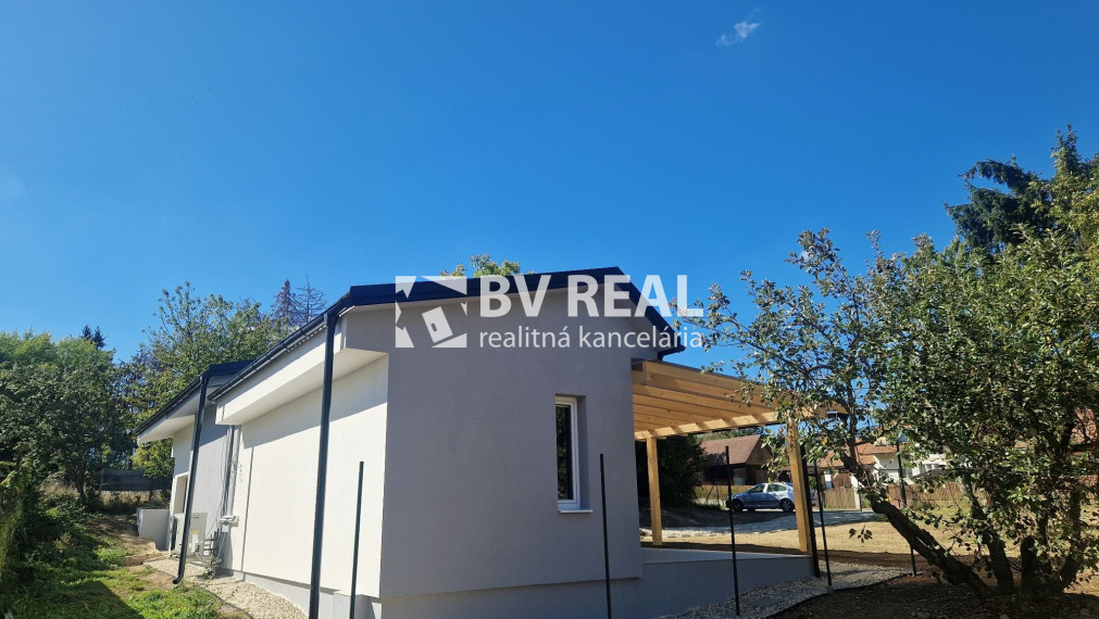 BV REAL Na predaj rodinný dom s terasou Nitrianske Pravno FM2530