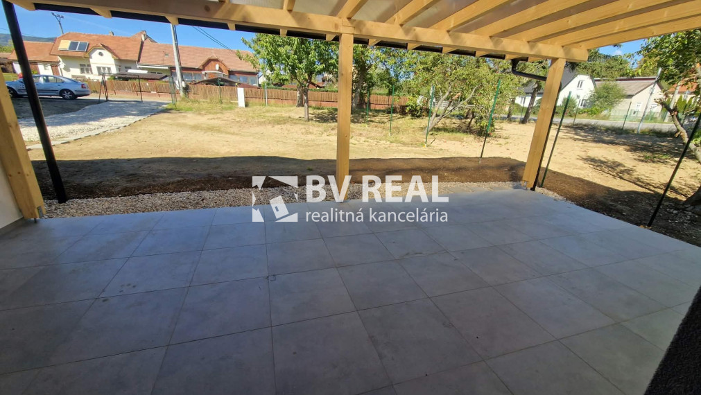 BV REAL Na predaj rodinný dom s terasou Nitrianske Pravno FM2530
