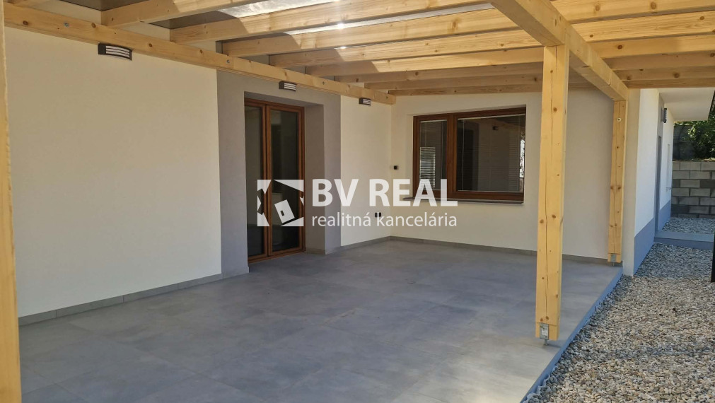 BV REAL Na predaj rodinný dom s terasou Nitrianske Pravno FM2530