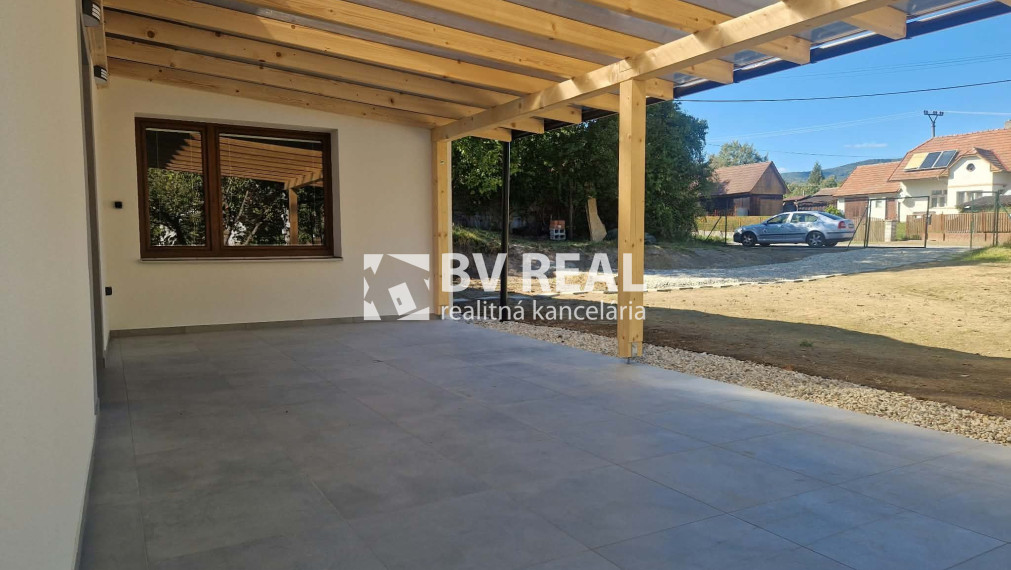 BV REAL Na predaj rodinný dom s terasou Nitrianske Pravno FM2530