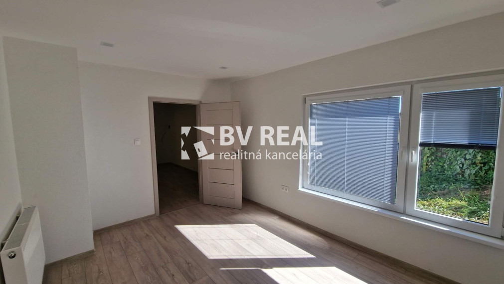 BV REAL Na predaj rodinný dom s terasou Nitrianske Pravno FM2530