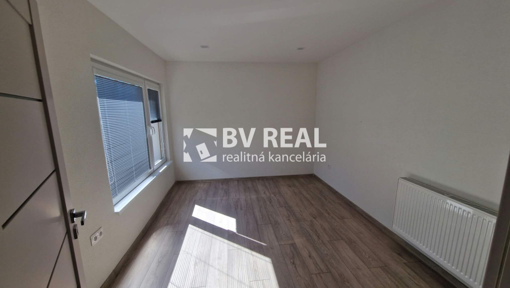 BV REAL Na predaj rodinný dom s terasou Nitrianske Pravno FM2530