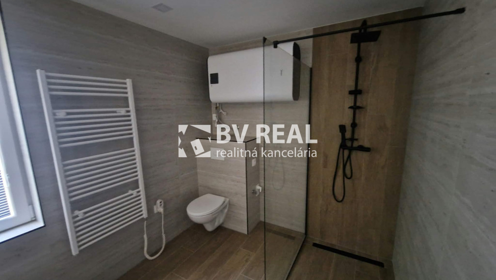 BV REAL Na predaj rodinný dom s terasou Nitrianske Pravno FM2530
