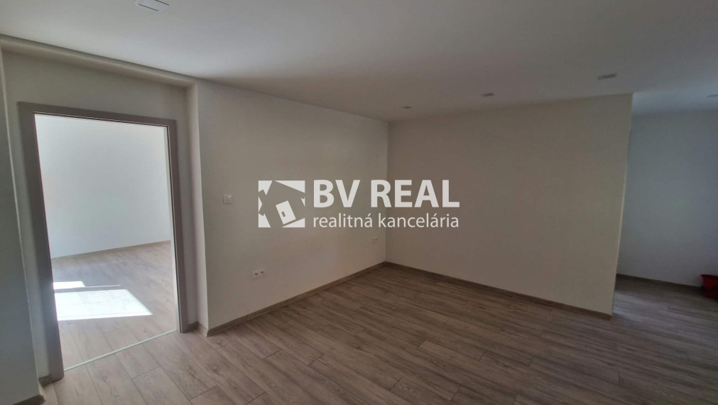 BV REAL Na predaj rodinný dom s terasou Nitrianske Pravno FM2530