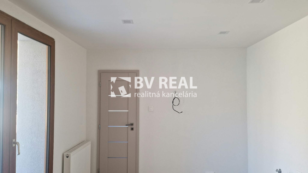 BV REAL Na predaj rodinný dom s terasou Nitrianske Pravno FM2530