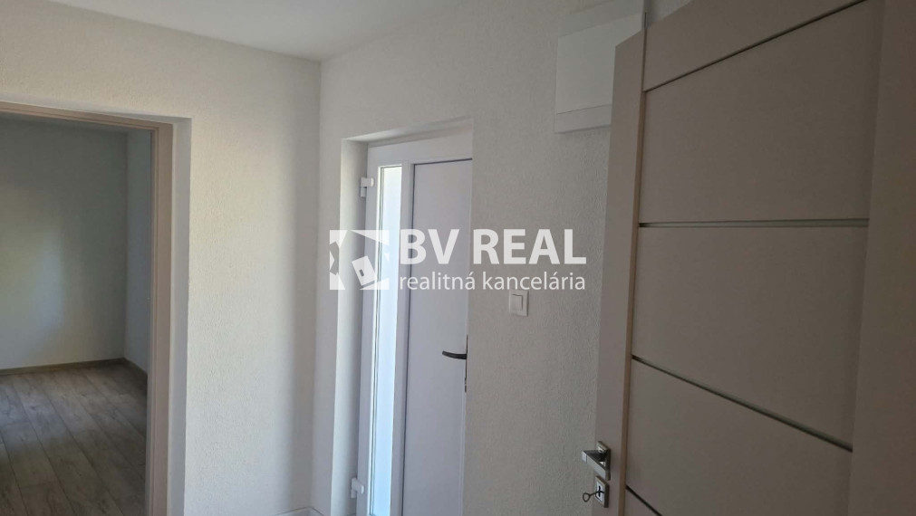 BV REAL Na predaj rodinný dom s terasou Nitrianske Pravno FM2530