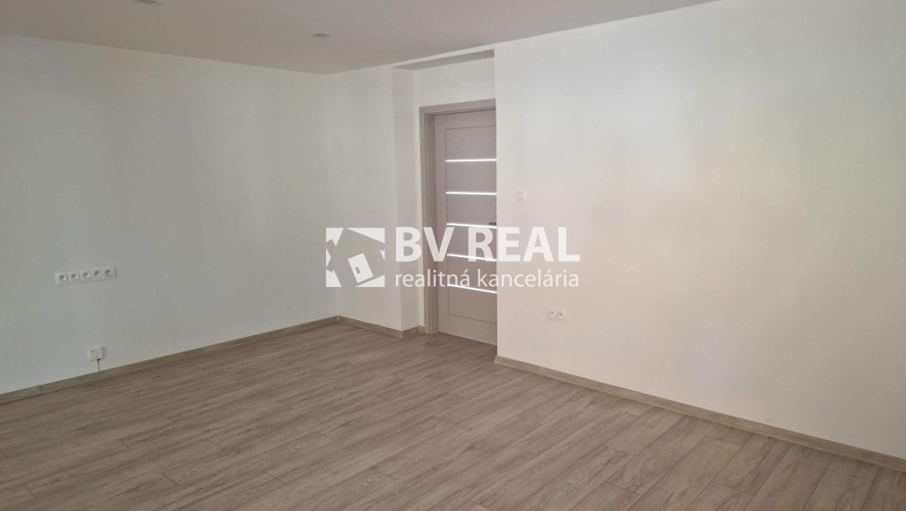 BV REAL Na predaj rodinný dom s terasou Nitrianske Pravno FM2530