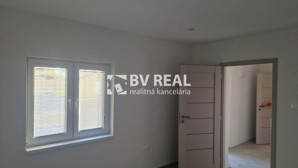 BV REAL Na predaj rodinný dom s terasou Nitrianske Pravno FM2530