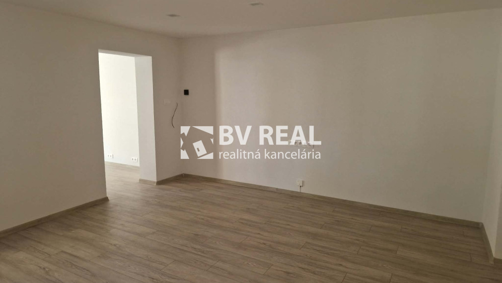 BV REAL Na predaj rodinný dom s terasou Nitrianske Pravno FM2530