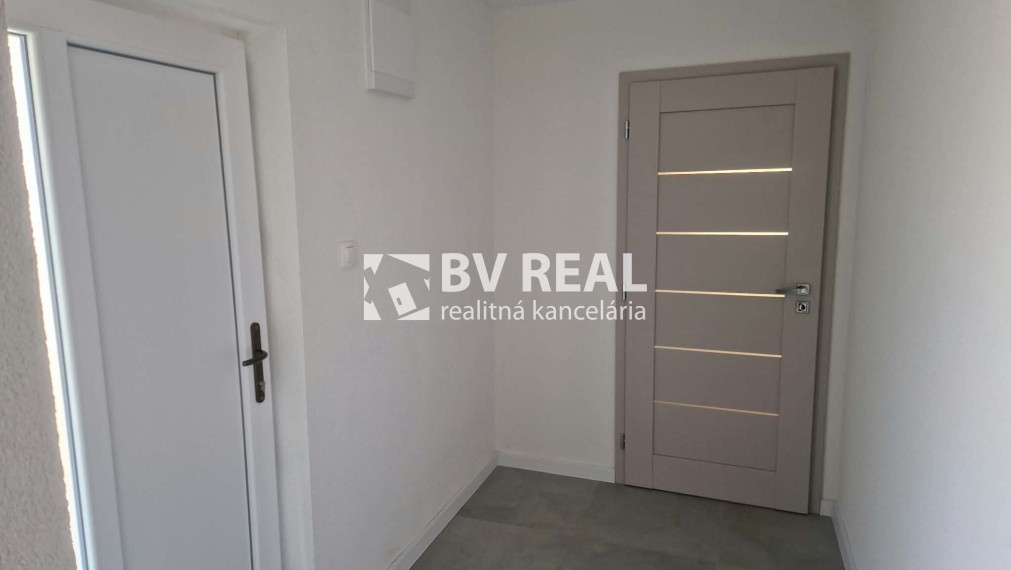 BV REAL Na predaj rodinný dom s terasou Nitrianske Pravno FM2530