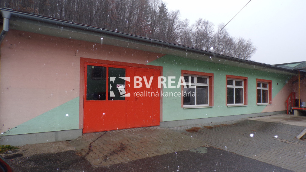 BV REAL Na prenájom komerčný priestor Handlová FM2533