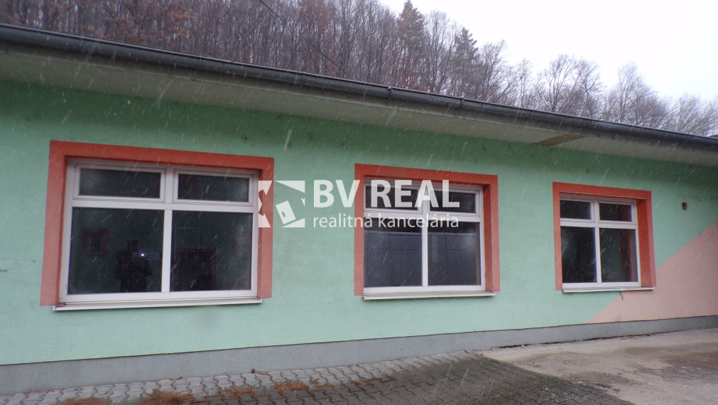 BV REAL Na prenájom komerčný priestor Handlová FM2533