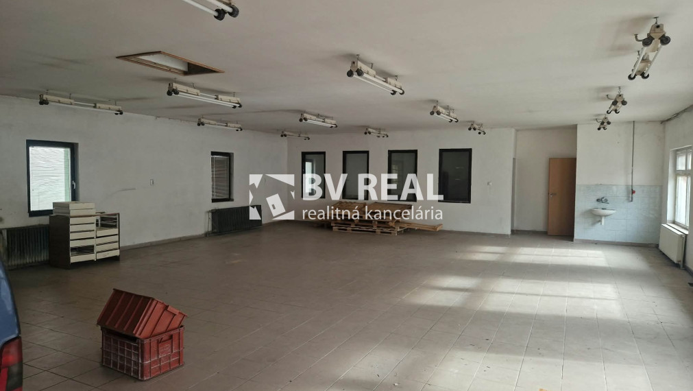 BV REAL Na prenájom komerčný priestor Handlová FM2533