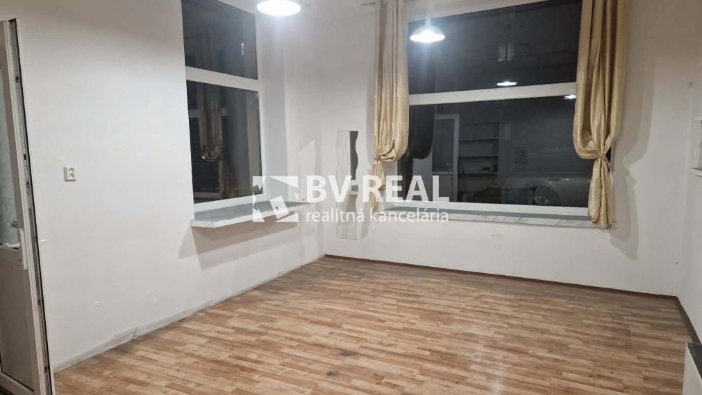 BV REAL Na prenájom komerčný priestor 28 m2 Handlová FM2539