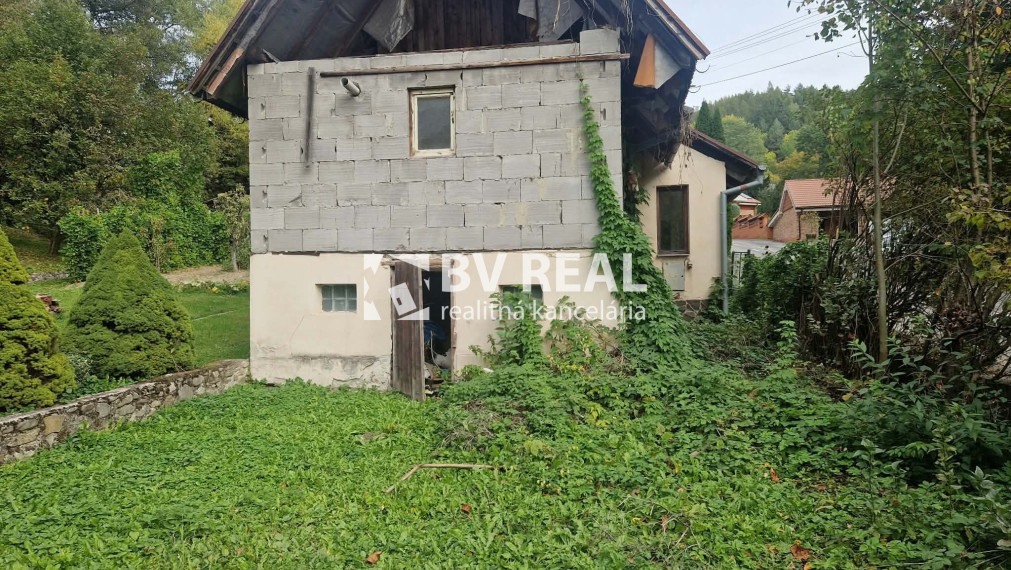 BV REAL Na predaj 2 izbový rodinný dom obec Temeš FM2545