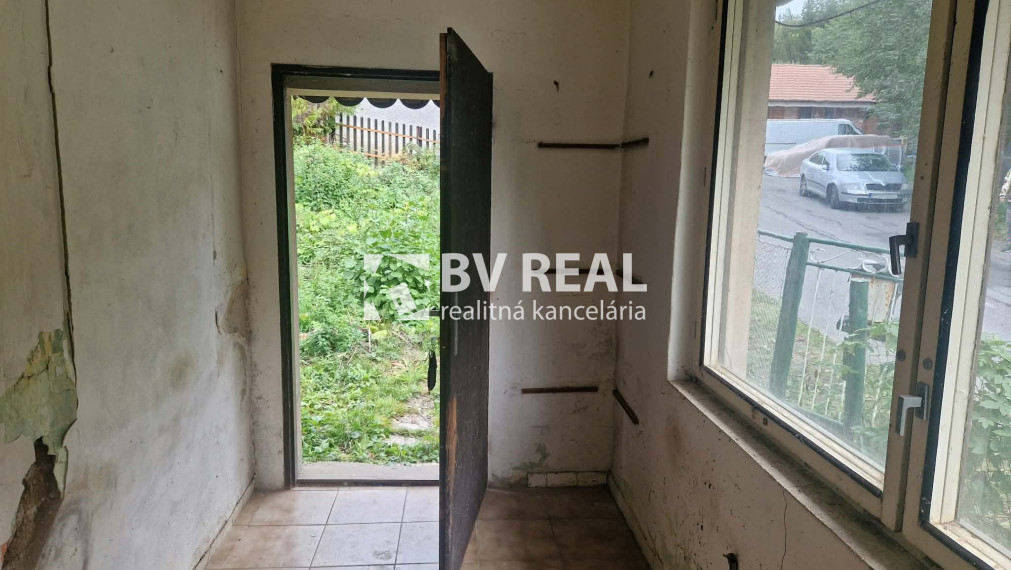 BV REAL Na predaj 2 izbový rodinný dom obec Temeš FM2545