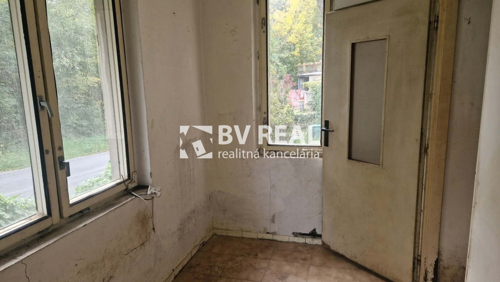 BV REAL Na predaj 2 izbový rodinný dom obec Temeš FM2545