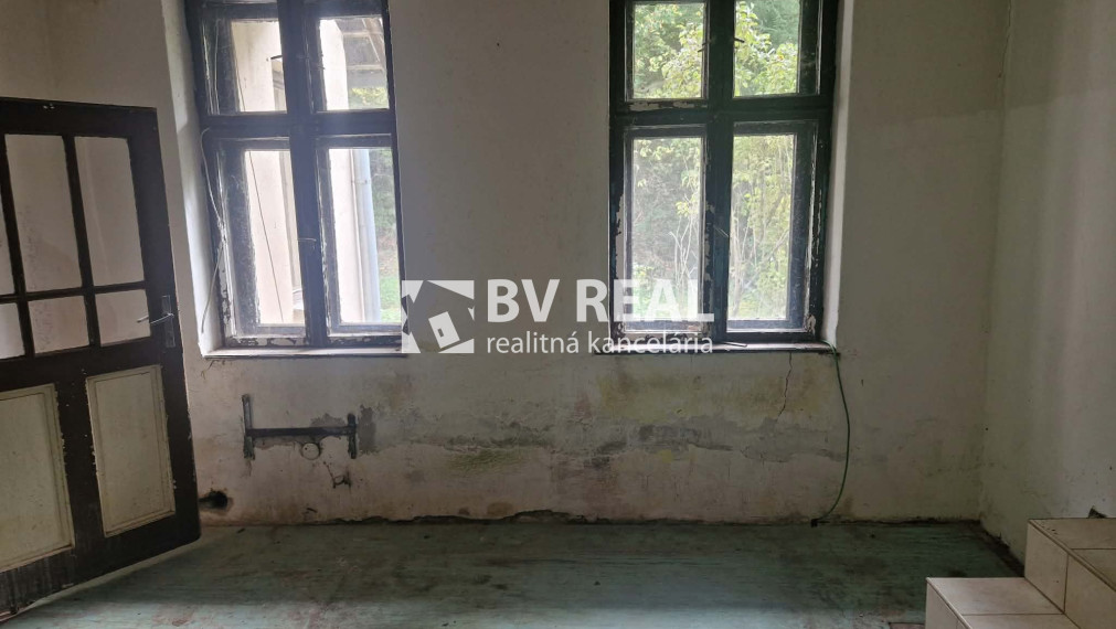 BV REAL Na predaj 2 izbový rodinný dom obec Temeš FM2545