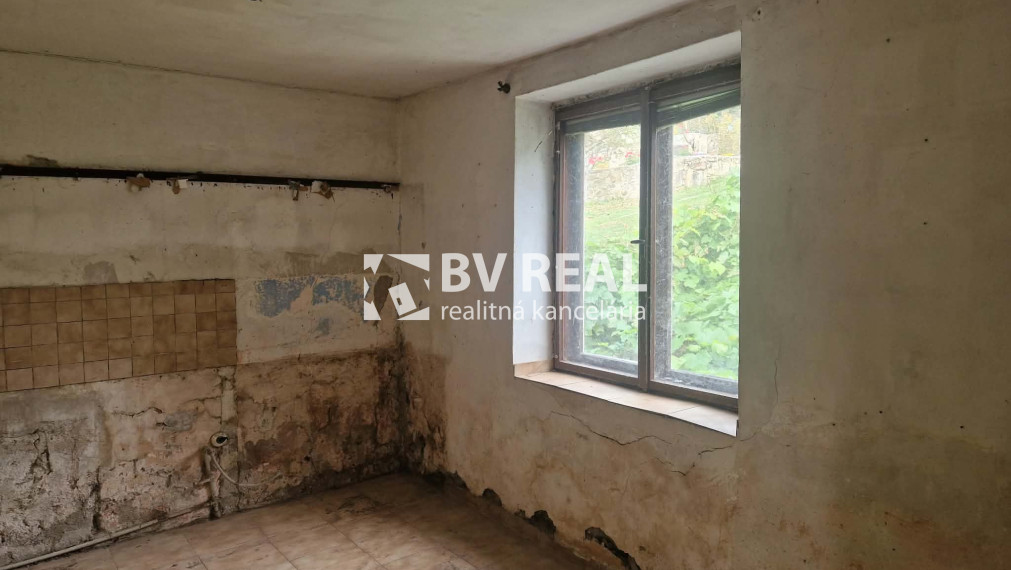 BV REAL Na predaj 2 izbový rodinný dom obec Temeš FM2545