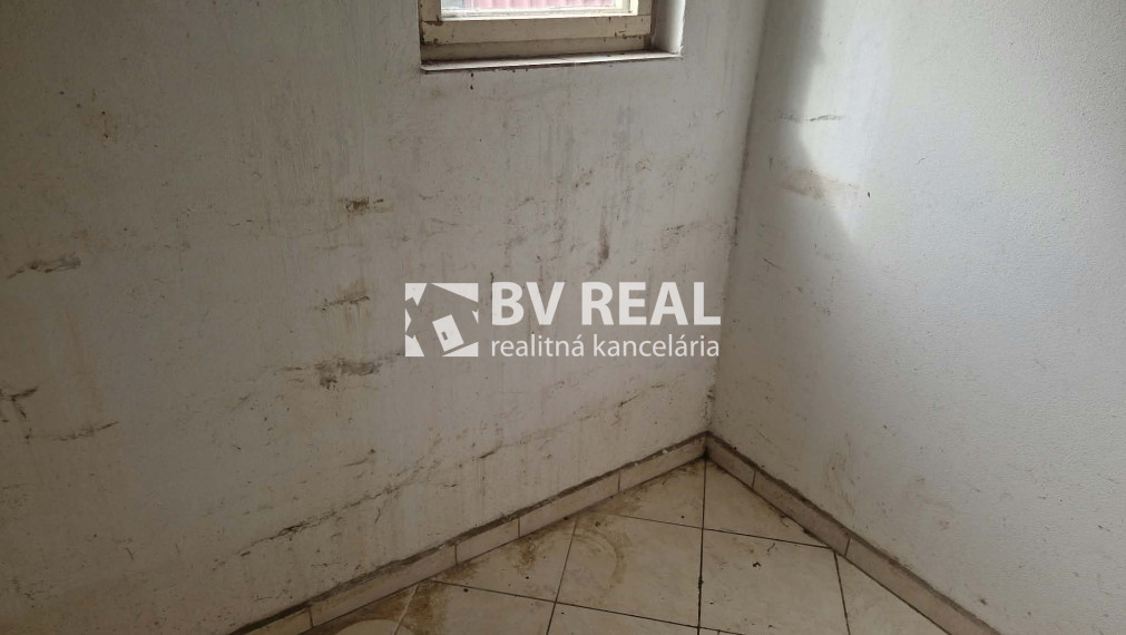 BV REAL Na predaj 2 izbový rodinný dom obec Temeš FM2545