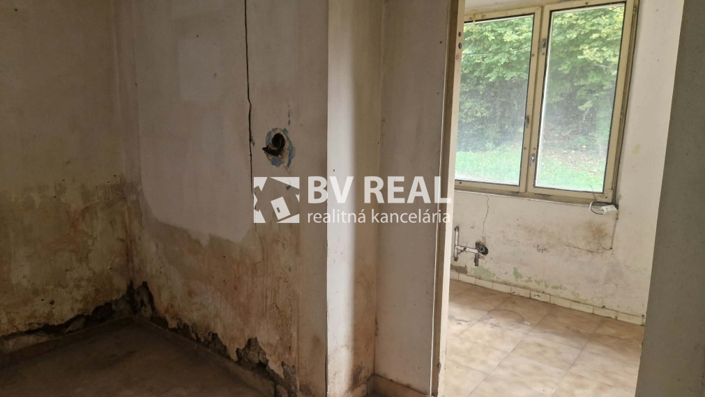BV REAL Na predaj 2 izbový rodinný dom obec Temeš FM2545