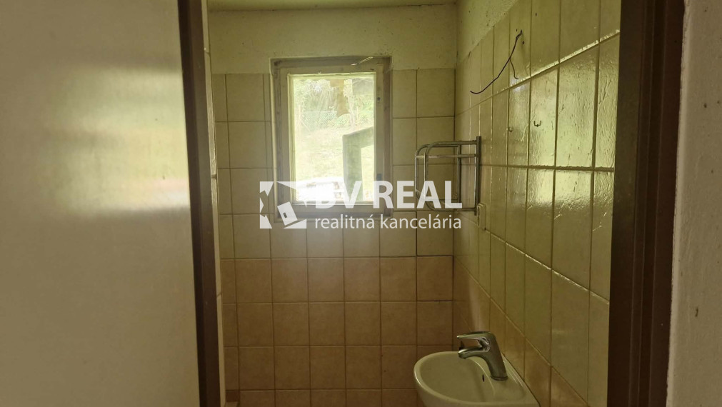 BV REAL Na predaj 2 izbový rodinný dom obec Temeš FM2545
