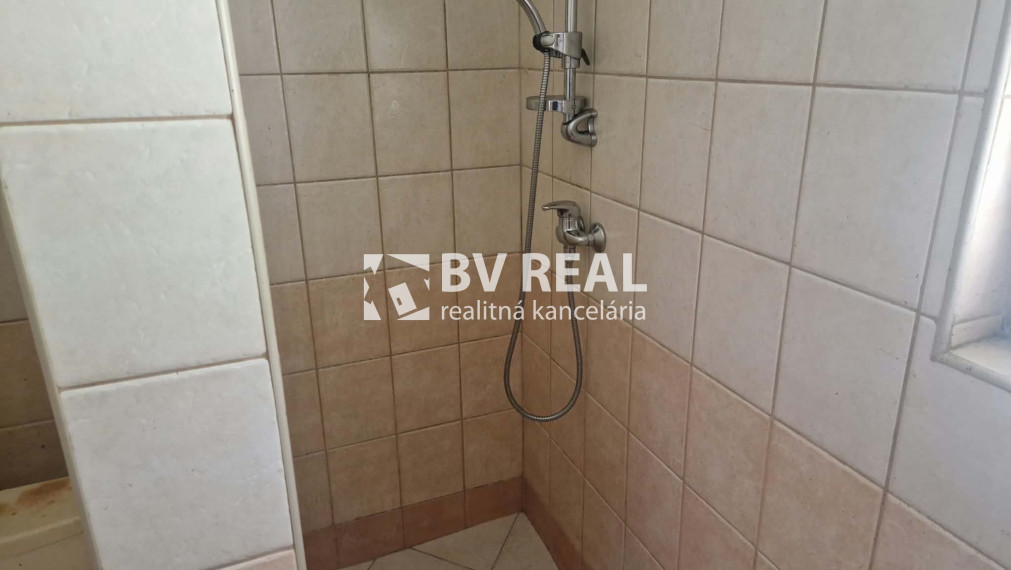 BV REAL Na predaj 2 izbový rodinný dom obec Temeš FM2545