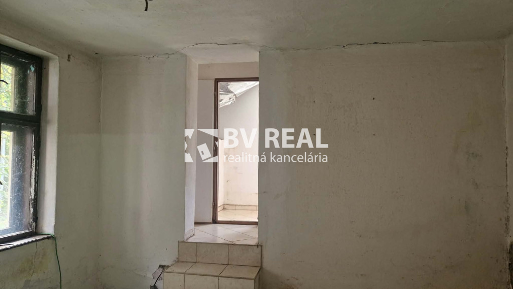 BV REAL Na predaj 2 izbový rodinný dom obec Temeš FM2545