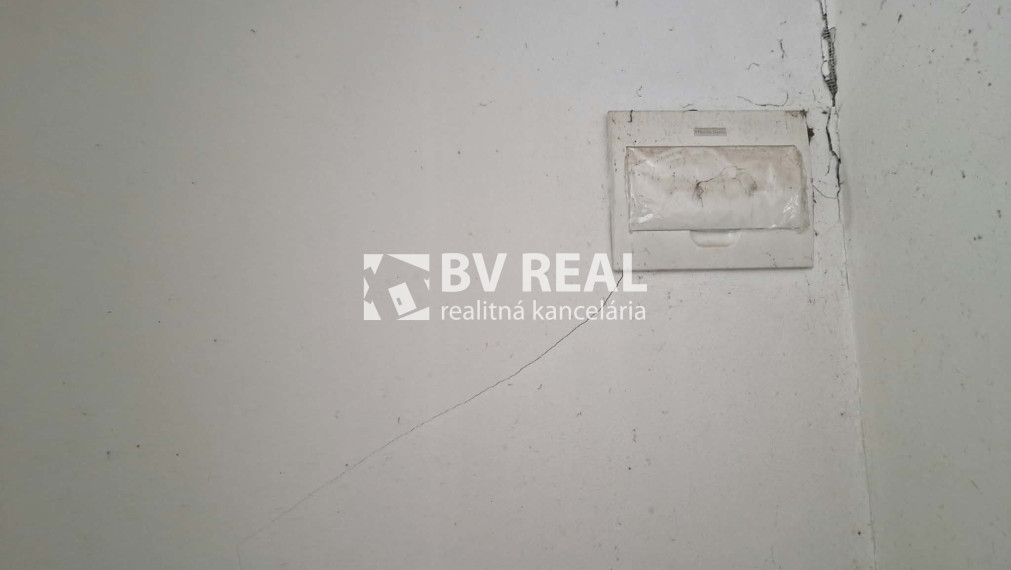BV REAL Na predaj 2 izbový rodinný dom obec Temeš FM2545