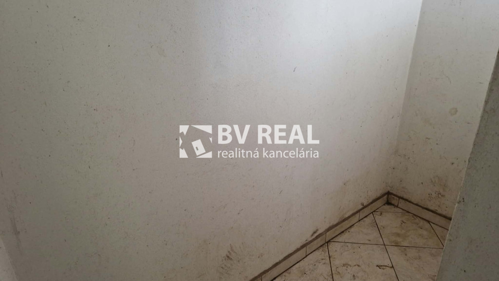 BV REAL Na predaj 2 izbový rodinný dom obec Temeš FM2545