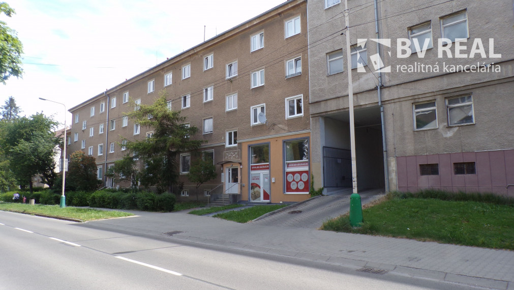 PREDANÉ komerčný priestor 35 m2 Prievidza FM1354