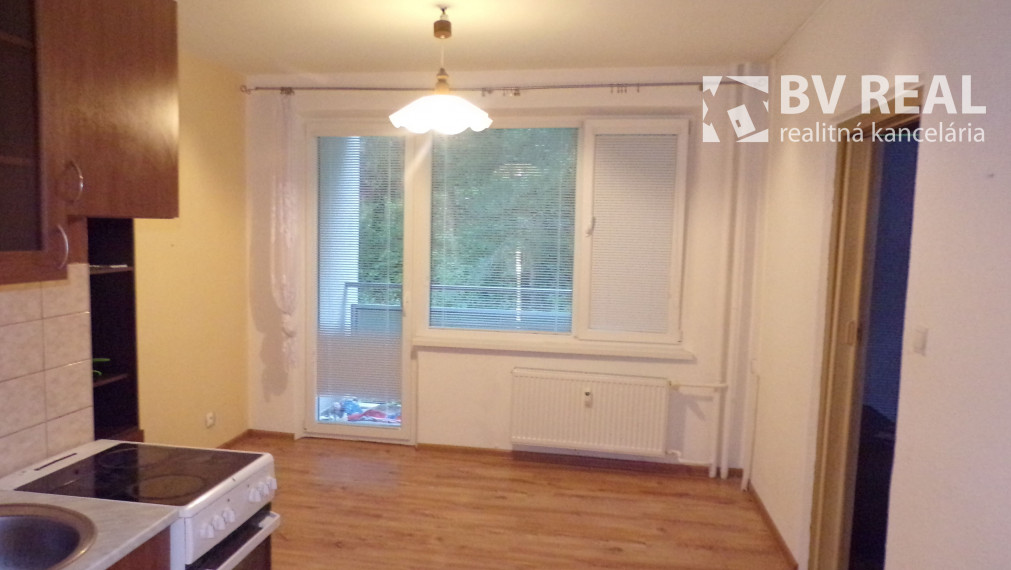 Na predaj 1 izbový byt 35 m2 Handlová FM1472