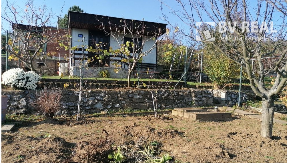 PREDANÉ chata so záhradou 352 m2 Partizánske FM1576