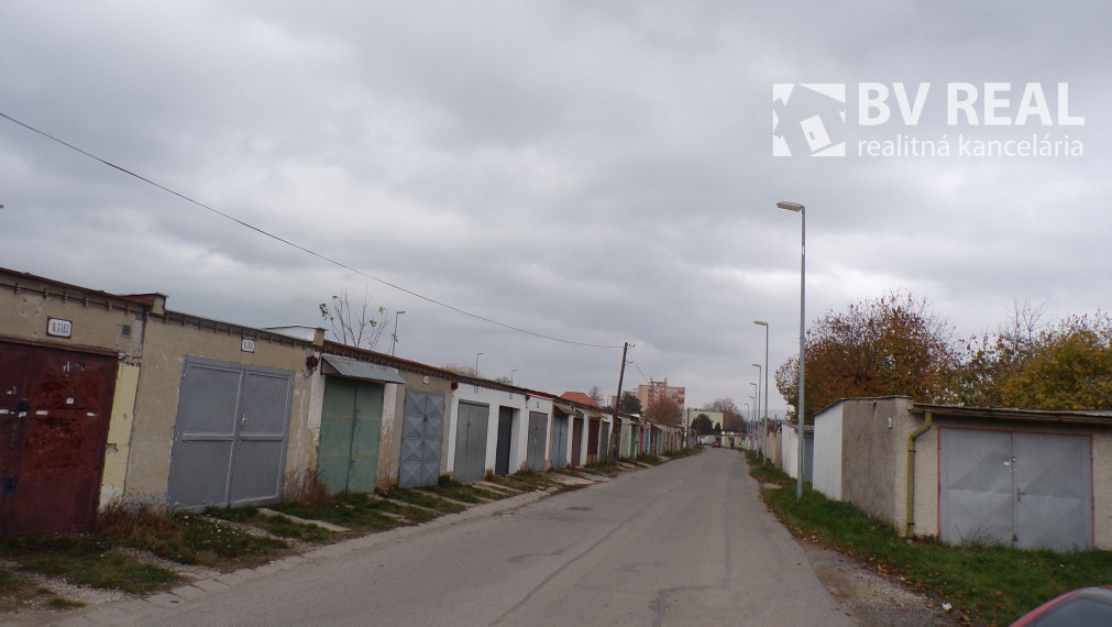 Na predaj garáž s elektrikou Prievidza ulica Sadová FM1436