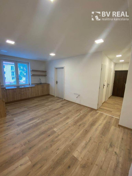 Na predaj 3 izbový byt 58 m2 Handlová FM1592
