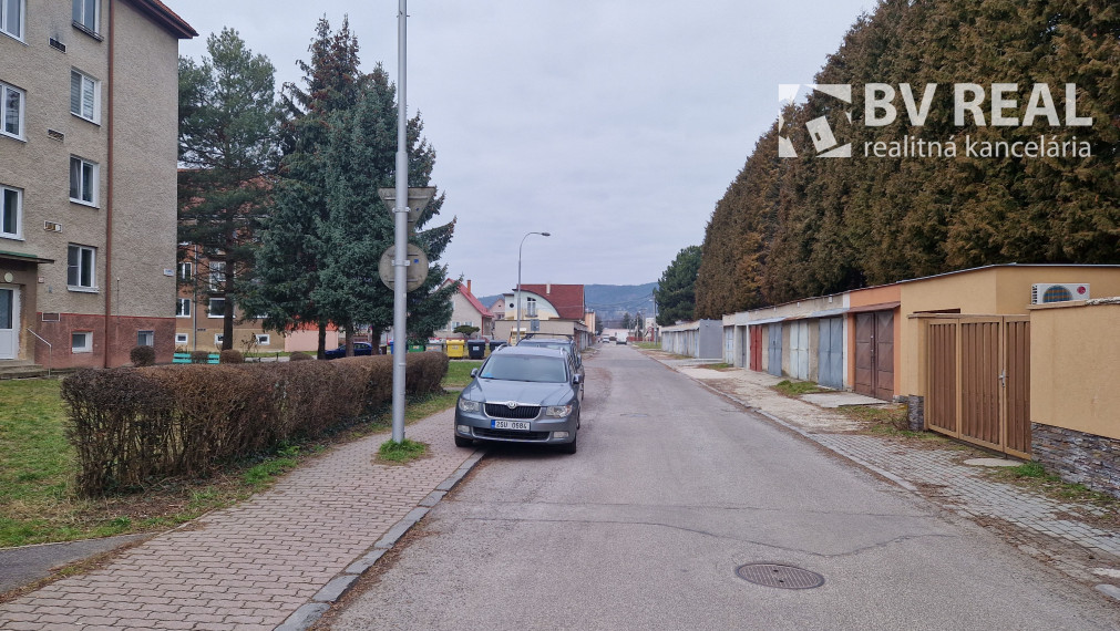 PREDANÉ garáž s elektrikou Prievidza ulica Sklenárska FM1539
