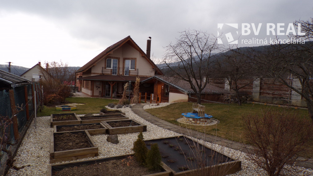 REZERVOVANÉ Na predaj rodinný dom Nitrianske Sučany okres Prievidza FM1555