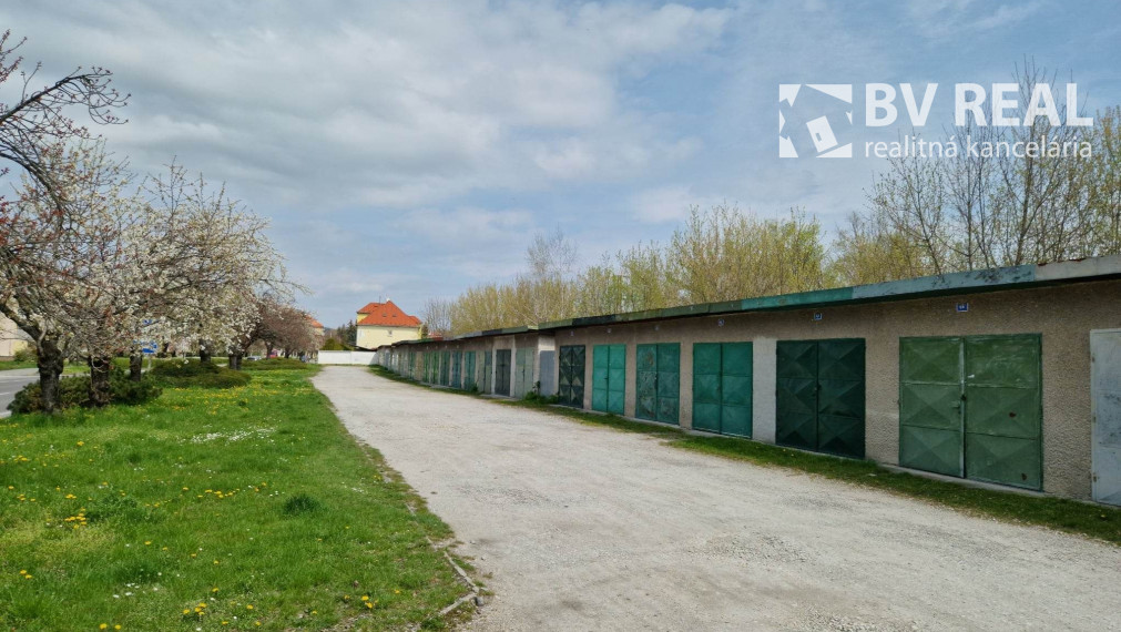 PREDANÉ garáž s jamou Nováky FM1596