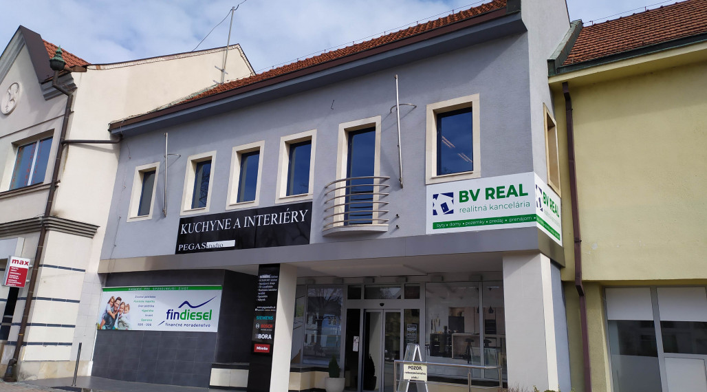 BV REAL na prenájom komerčné priestory 16 m2 Námestie slobody Prievidza BV2005