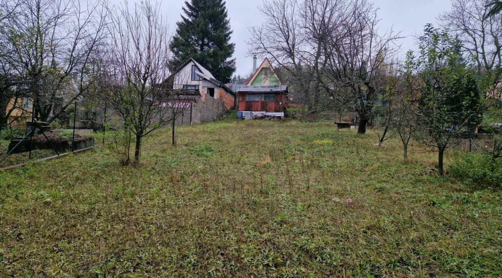 BV REAL Na predaj záhrada 574 m2 s chatkou Handlová FM1800