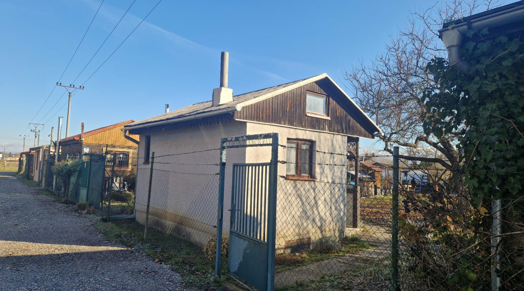 BV REAL Na predaj murovaná chata so záhradou Nováky FM2364