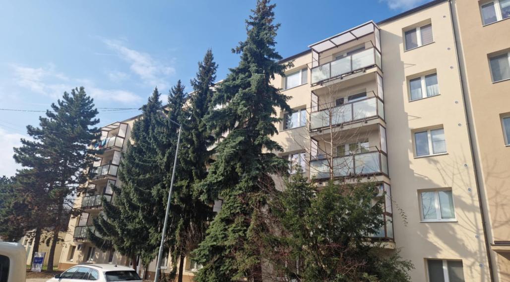 BV REAL Na predaj prerobený 3 izbový byt Prievidza FM2427