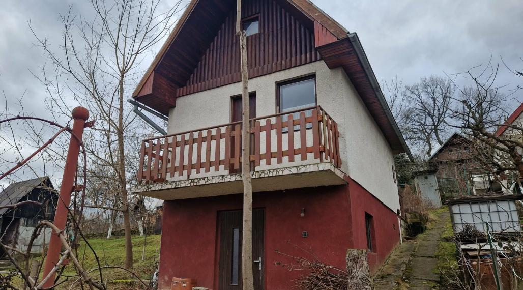 BV REAL Na predaj murovaná chata a záhrada Lutila FM2430