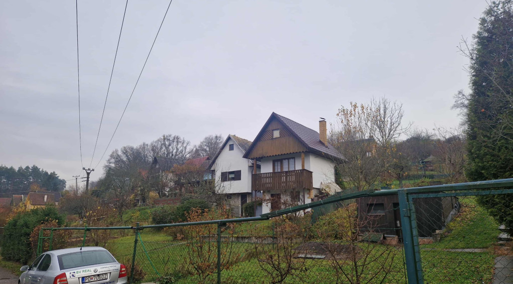 BV REAL Na predaj murovaná chata a záhrada Lutila FM2366